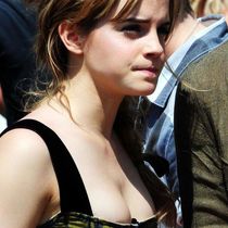 Plump hottie giving a head