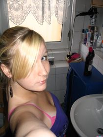 Chic blonde mom black